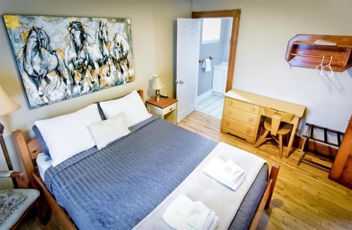 Ayers Cliff Hotel | Auberge Ayer's Cliff