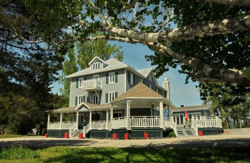 Saint-Joseph-de-la-Rive Hotel | Auberge Beausejour