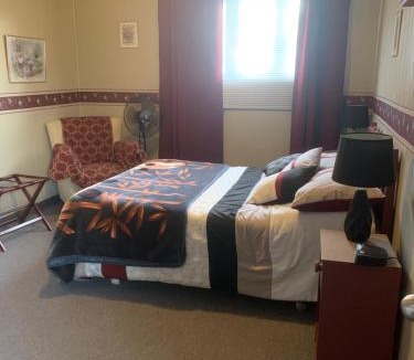 Sacre Coeur Hotel | Auberge Chez Caro