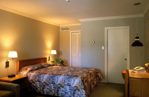 Caraquet Hotel | Auberge De La Baie
