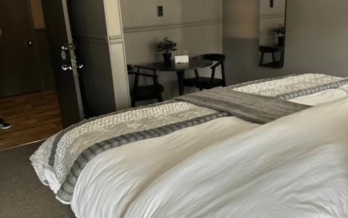 Magog Hotel | Auberge des Cantons
