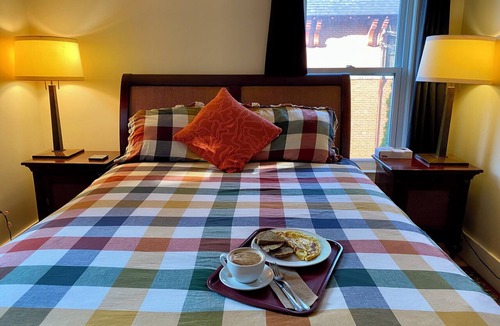 Stanstead Plain House | Auberge Le Sunshine - Café-bistro