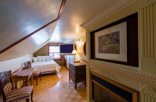 Riviere Du Loup Hotel | Auberge Mr James