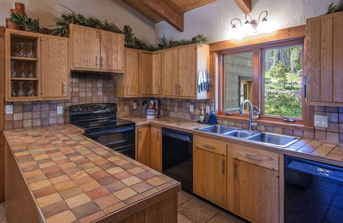 Timber Trail House | August Availability! Great Layout/Views/HotTub/PoolTable/Grills/HikeOutTheDoor!