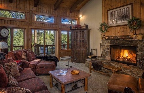 Timber Trail House | August Availability! Great Layout/Views/HotTub/PoolTable/Grills/HikeOutTheDoor!