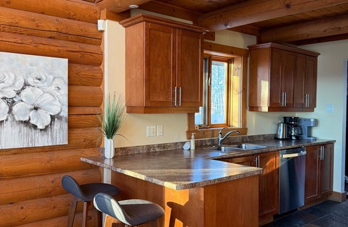 Labelle Ski Chalet | Authentic log cabin #051