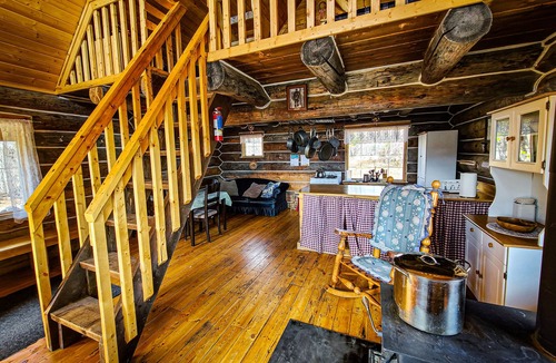 Whitehorse Cabin | Authentic Off Grid Cabin Experience