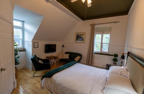 Baie-St-Paul Hotel | Aux petits oiseaux