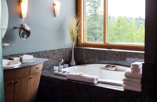 Priddis Hotel | Azuridge Estate Hotel