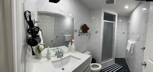 Mississauga House | B01 cozy private room with bathroom