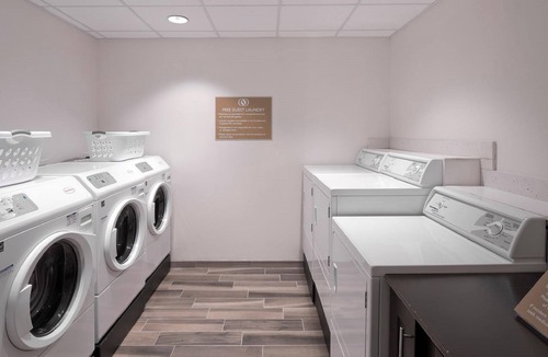 Niagara Falls Apartment | Bachelor Apt on Niagara Gorge w/free parking & breakfast!