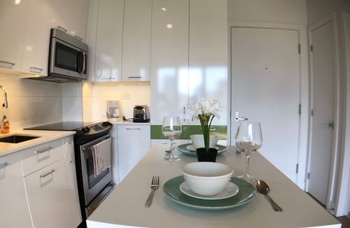 Shaughnessy Village Condo | Back to School! Concordia, Lasalle/Dawson College, Atwater, New, Clean, Wi-fi