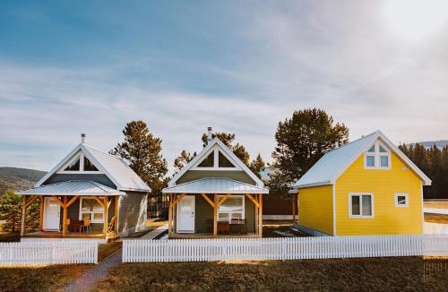 Nordegg House | Baldy- Modern tiny home in historic Nordegg