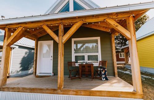 Nordegg House | Baldy- Modern tiny home in historic Nordegg