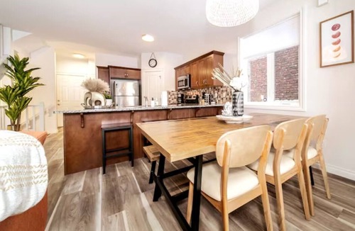 Northwest Edmonton House | Bali Escape-King Bed☆Jetted Tub☆Fireplace-Garage