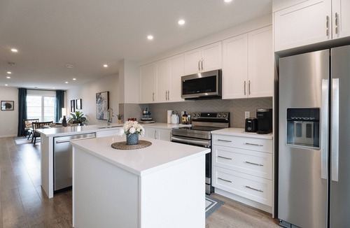 Northwest Calgary House | Banff 1hr | Central AC | Pond View | Rooftop Balcony