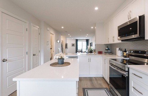 Northwest Calgary House | Banff 1hr | Central AC | Pond View | Rooftop Balcony