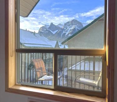 Harvie Heights Hotel | Banff Woods lodge