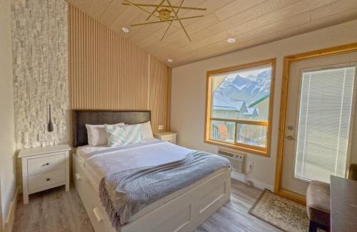 Harvie Heights Hotel | Banff Woods lodge
