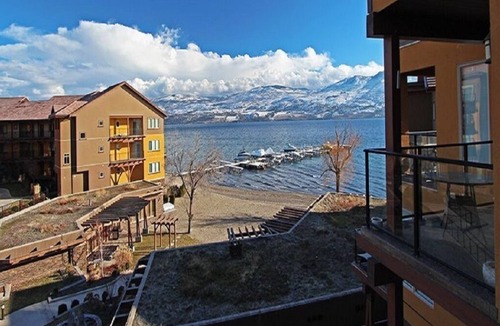 Westbank House | Barona Beach Stunning Lakefront Home with Lift