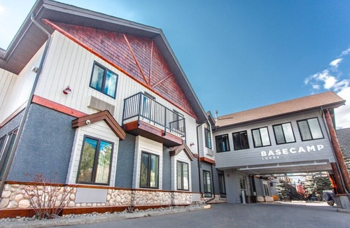 Canmore Hotel | Basecamp Lodge I Double Queen Room