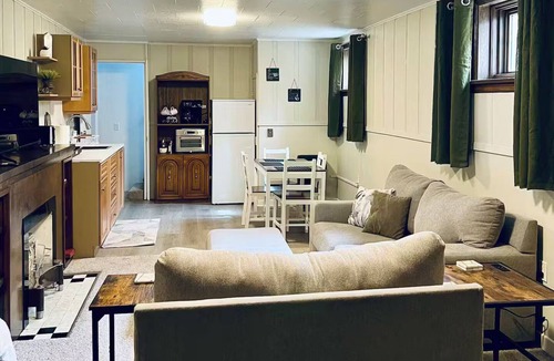 South Lethbridge Apartment | Basement suite & fenced yard