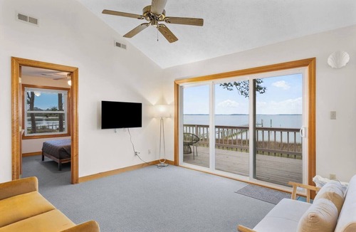 Hallieford House | Bayfront Escape, Private Dock, Large Deck, and Views!