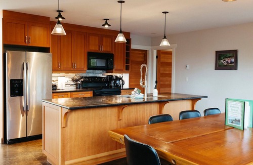 Tofino House | BayView House, Tofino B.C.