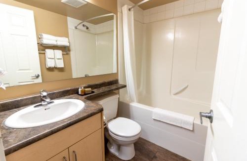 Fort McMurray Hotel | BCMInns - Fort McMurray - Rusty's