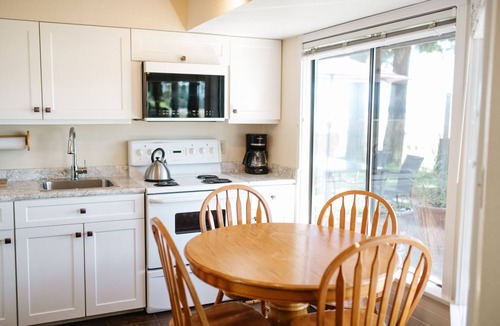 Regional District of Nanaimo Resort | Beach Acres Resort