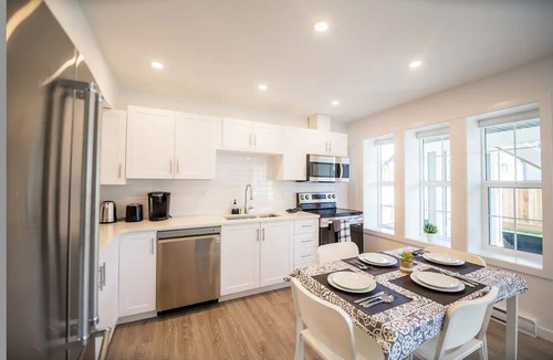 Colwood House | Beach Community - Private Yard + Morning Sun