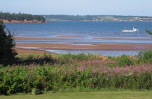 Red House House | Beach House on Private Shore - Spectacular Views - Peace and Quiet