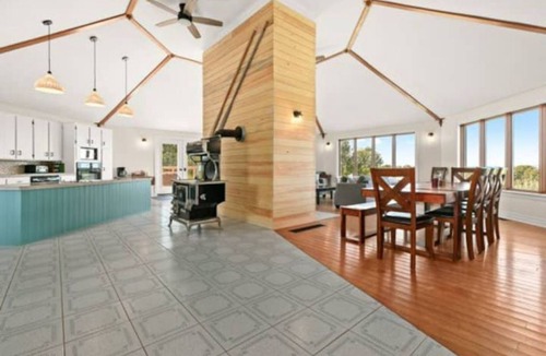 Newport Landing House | Beach house retreat: Waterfront & Hot Tub