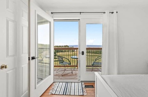 Newport Landing House | Beach house retreat: Waterfront & Hot Tub