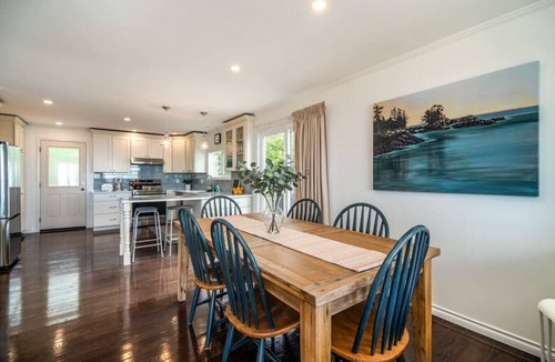 Campbell River House | Beachfront | Sandy Shore, Near Mt. Washington