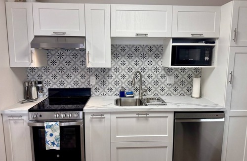 Regional District of Nanaimo Hotel | Beachfront Studio Walkout Condo