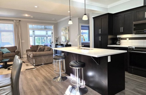 Osoyoos House | Beachy Vibes Retreat #92