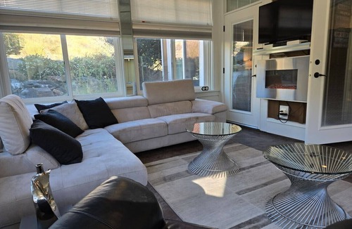 Osoyoos House | Beachy Vibes Retreat #92