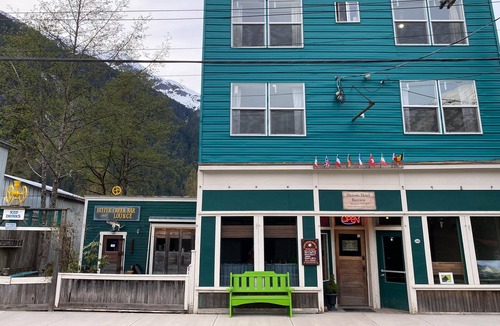 Stewart House | Bear Valley King Suite - Historic Hotel Bayview