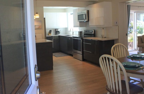 Sidney Apartment | Beautiful 1 Bed 844 Sq ft. suite in Sidney