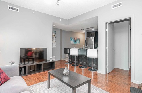 Victoria Park Condo | Beautiful 2bd Condo Patio Gym Parking location