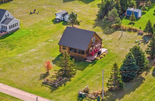 Morell Cottage | Beautiful 3 Br Log Cabin Close to White Sand Beach