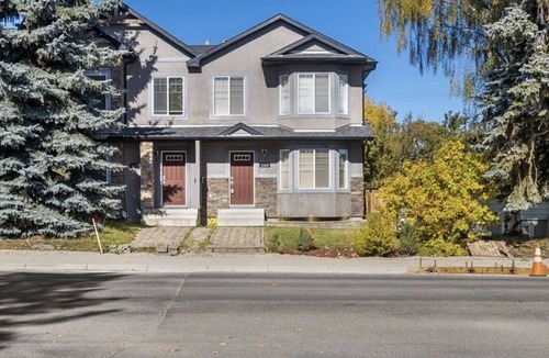 Banff Trail House | Beautiful 3 level duplex near Uofc and c-train station