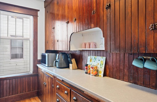 Moncton House | Beautiful 3BR Victorian Home Downtown Moncton w/AC