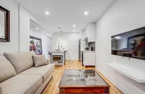 Hochelaga-Maisonneuve Apartment | Beautiful apartment. Very safe neighborhood. Close to public transportation and amenities.