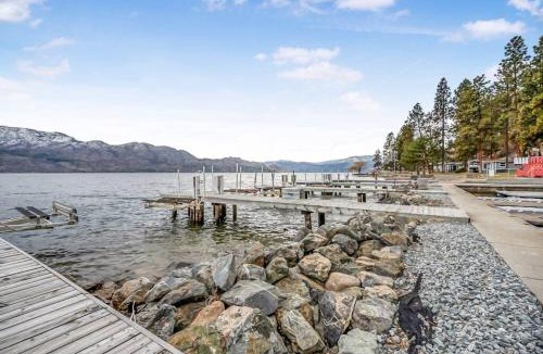 Central Okanagan House | Beautiful Cabin Right next to Lake Okanagan #5