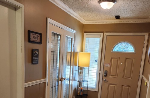 Guildford House | Beautiful clean and cozy 2 bedroom
