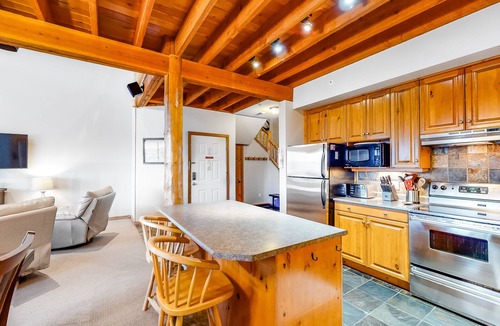 Big White Ski Resort Condo | Beautiful condo with private hot tub, balcony & mountain views - close to slopes