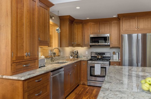 Lake of Bays Cottage | Beautiful Comfortable Modern Home on a Quiet Lake surrounded by wilderness.
