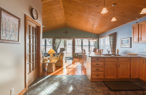 Knowlton House | Beautiful cottage on Brome Lake, 3 bdr, 2xbtr, 3Ter, pedalo Kayak (CITQ302383)